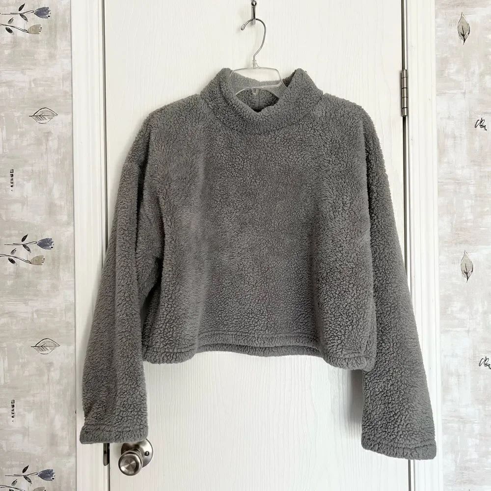 Forever 21 Cropped fleece sweater